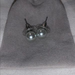 Pearl stud earrings !!